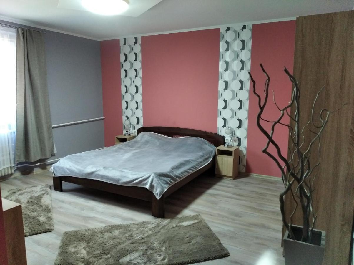 Tatabánya Újvárosi lakás Exterior foto