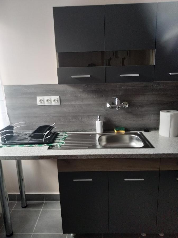 Tatabánya Újvárosi lakás Exterior foto